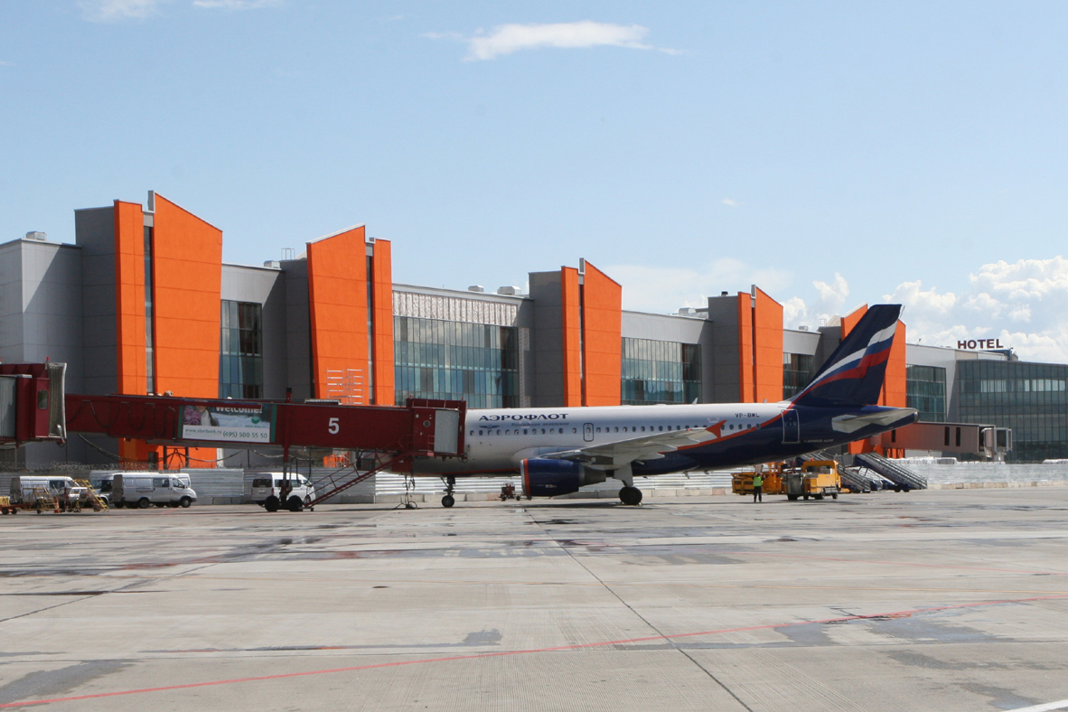 E terminal. Шереметьево е. Москва аэропорт Шереметьево терминал e. Шереметьево терминал е фото. Стоянки для воздушных судов терминал е Шереметьево.